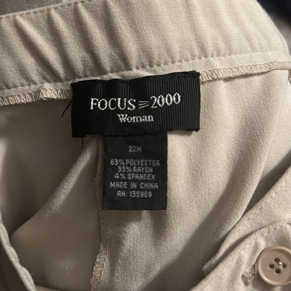 Free! Focus 2000 woman tan pants - Picture 3 of 3